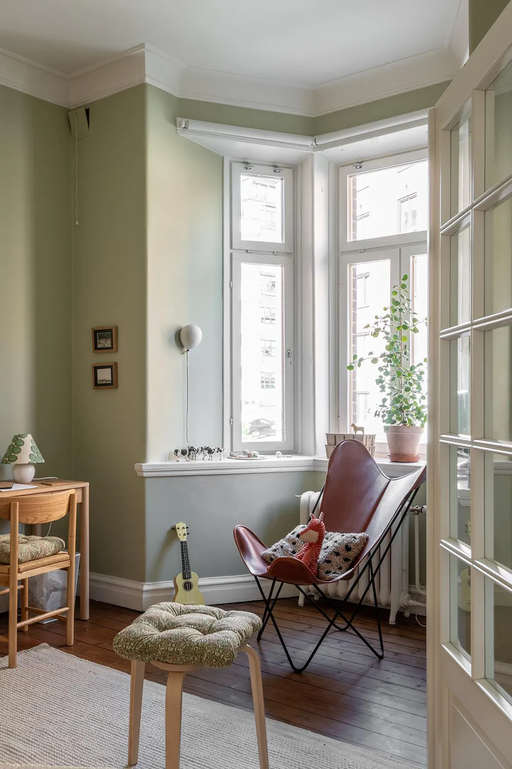 Nice Scandi Apartment with Unusual Layout and Olive-Colored Kids' Room - Gallery image 5