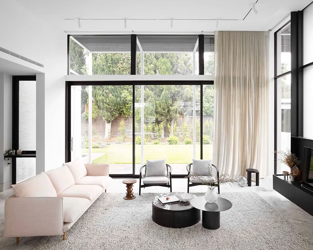 Изящный черно-белый интерьер большого дома с историей в Австралии - Gallery image 11