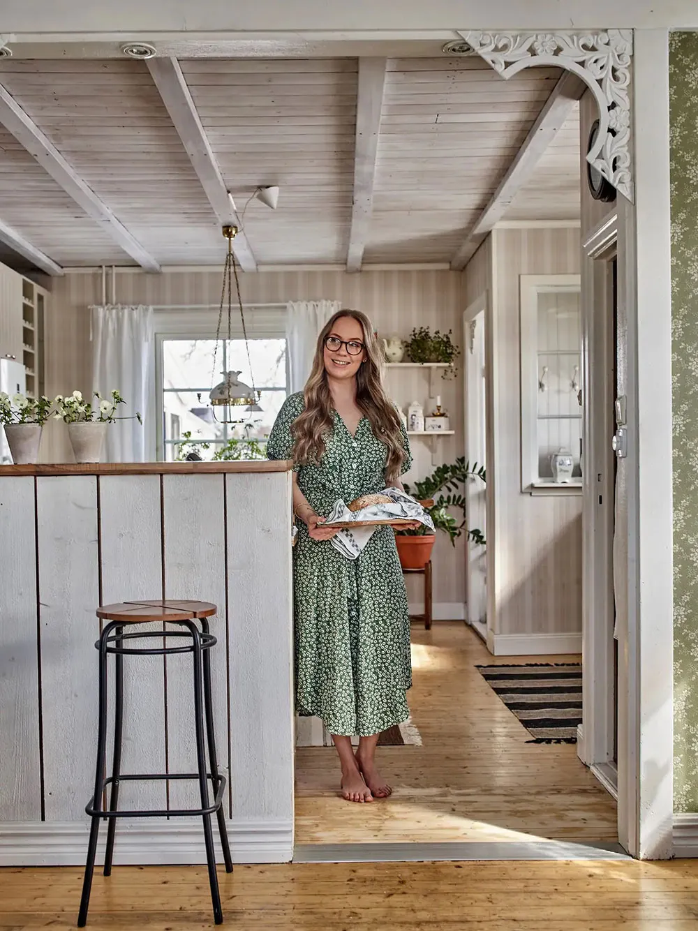 Стіни з обоями та знахідки з блошиних ринків: дача в Швеції - Gallery image 4