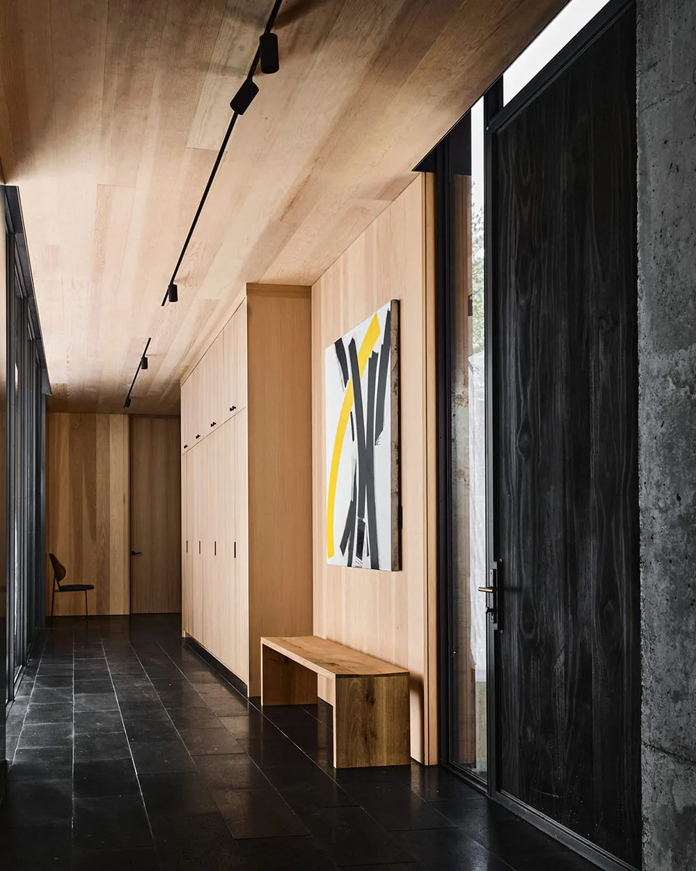 Grobheit dunkler Töne und Wärme natürlichen Holzes: Haus am Tahoe-See - Gallery image 13