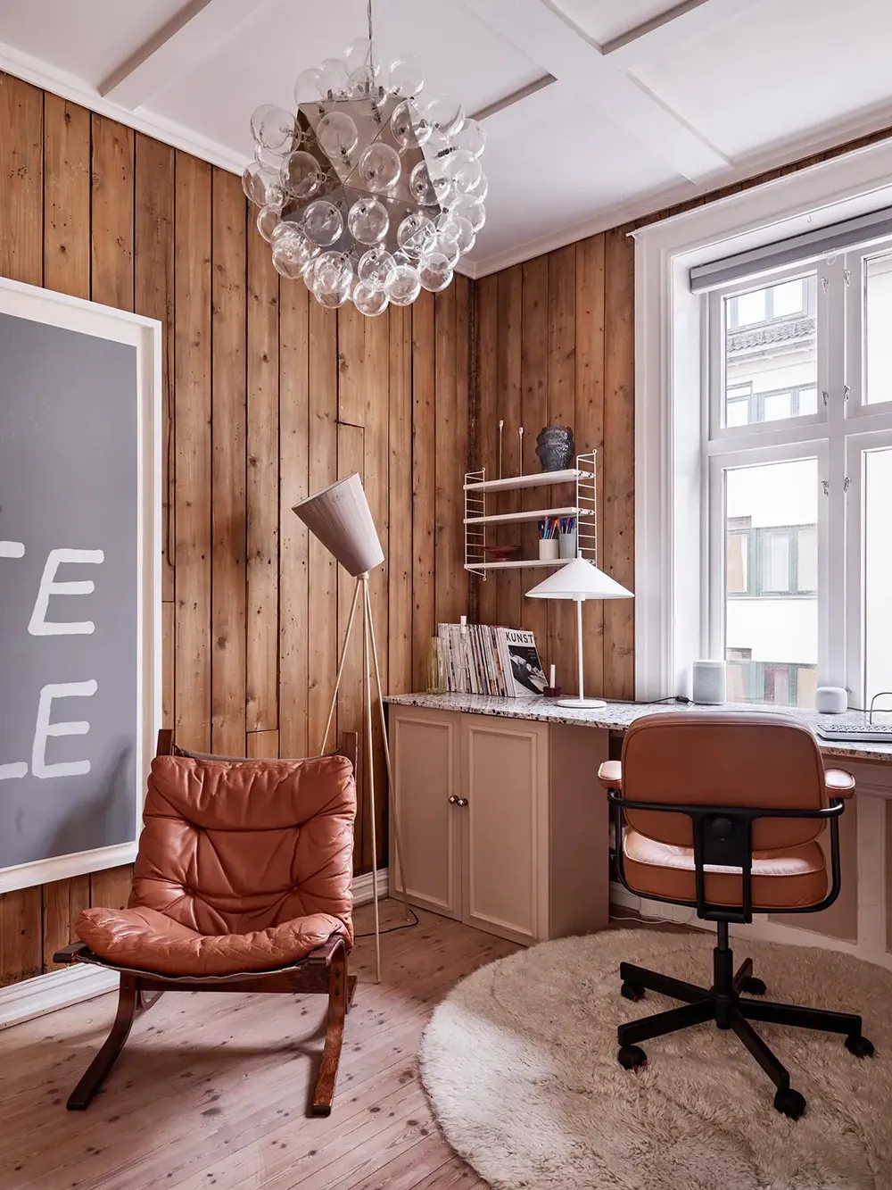 Teintes bleues et accents colorés : intérieur joyeux à Oslo - Gallery image 14