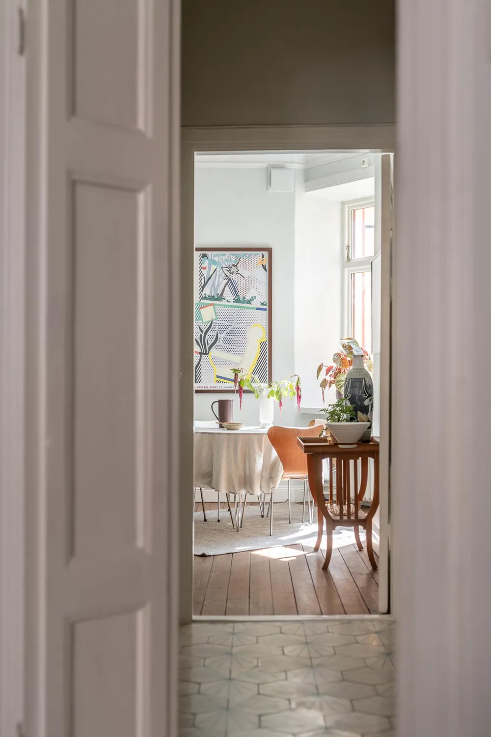 Nice Scandi Apartment with Unusual Layout and Olive-Colored Kids' Room - Gallery image 17