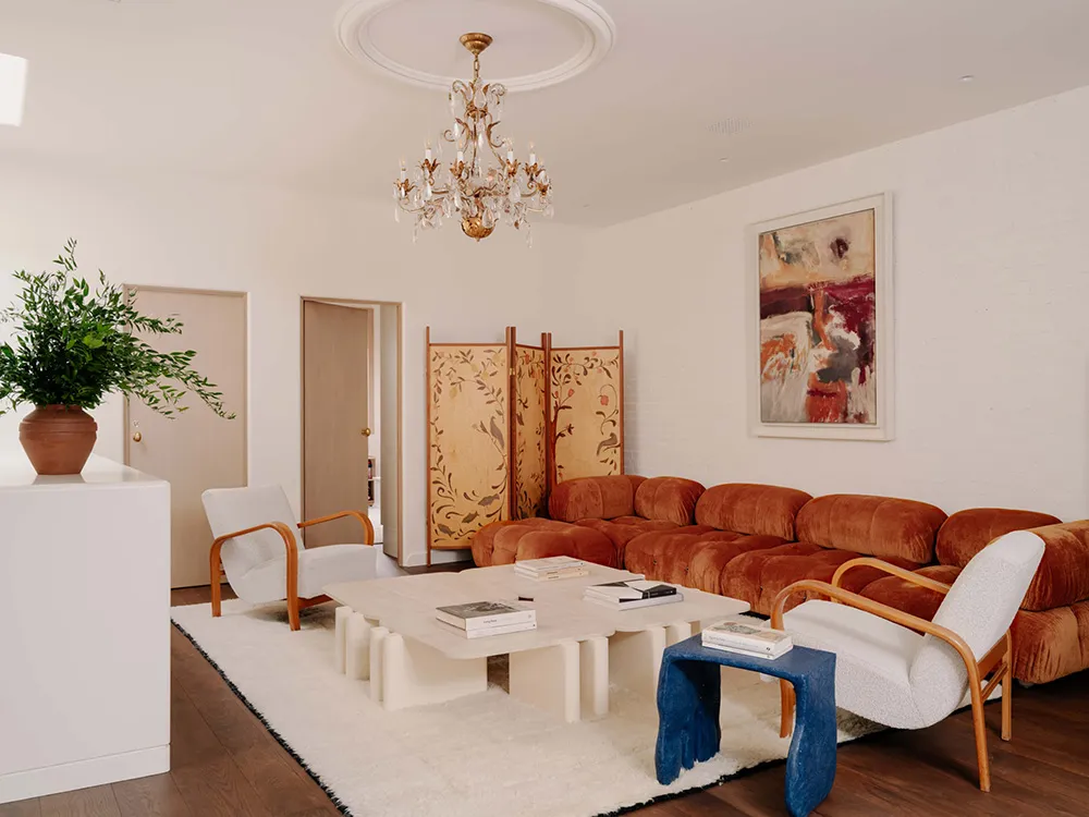 Fashionable Interior in a Townhouse in New York, Reminiscent of a Cozy Hotel - Gallery image 11