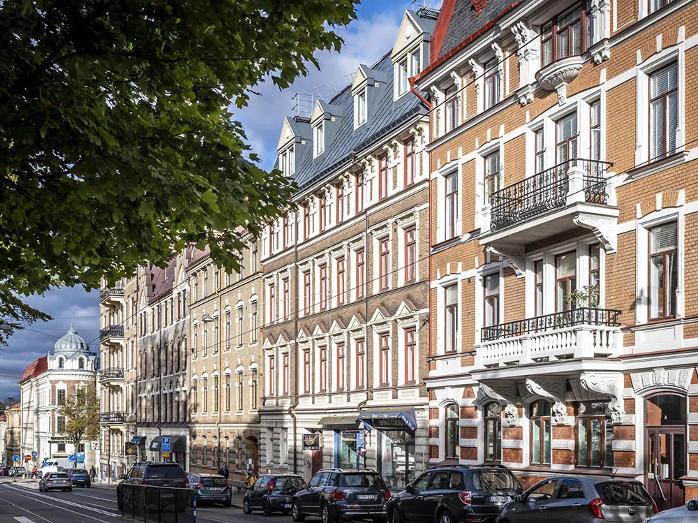 Light and Warm Living Room and Atmosphere Blue Bedroom: Apartment in Gothenburg (52 sqm) - Gallery image 27