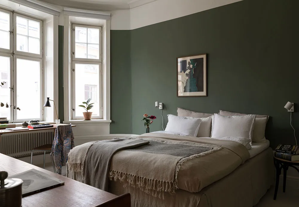 Приємний скандинавський інтер'єр у білих та зелених відтінках (57 кв. м) - Gallery image 11