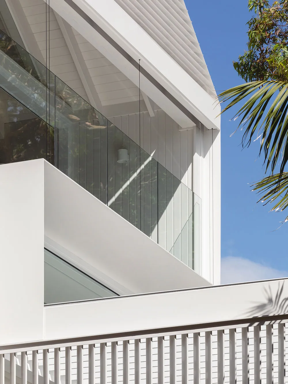 Éclairci et moderne intérieur dans l'ancienne cabane de pêche à Sydney - Gallery image 8