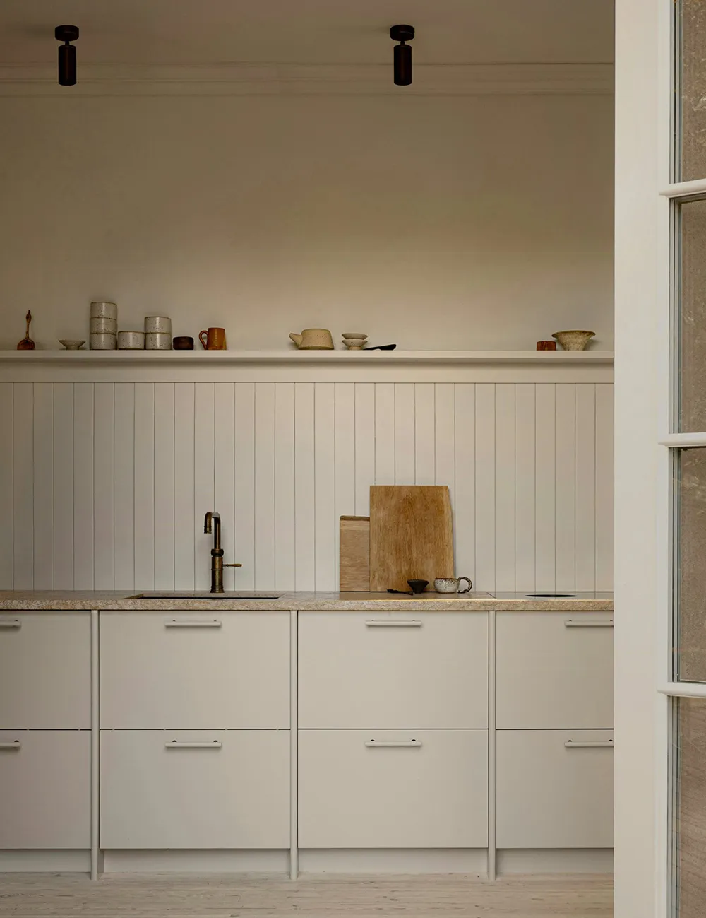 Мягкий минимализм в дизайне старинной виллы на побережье в Дании - Gallery image 9