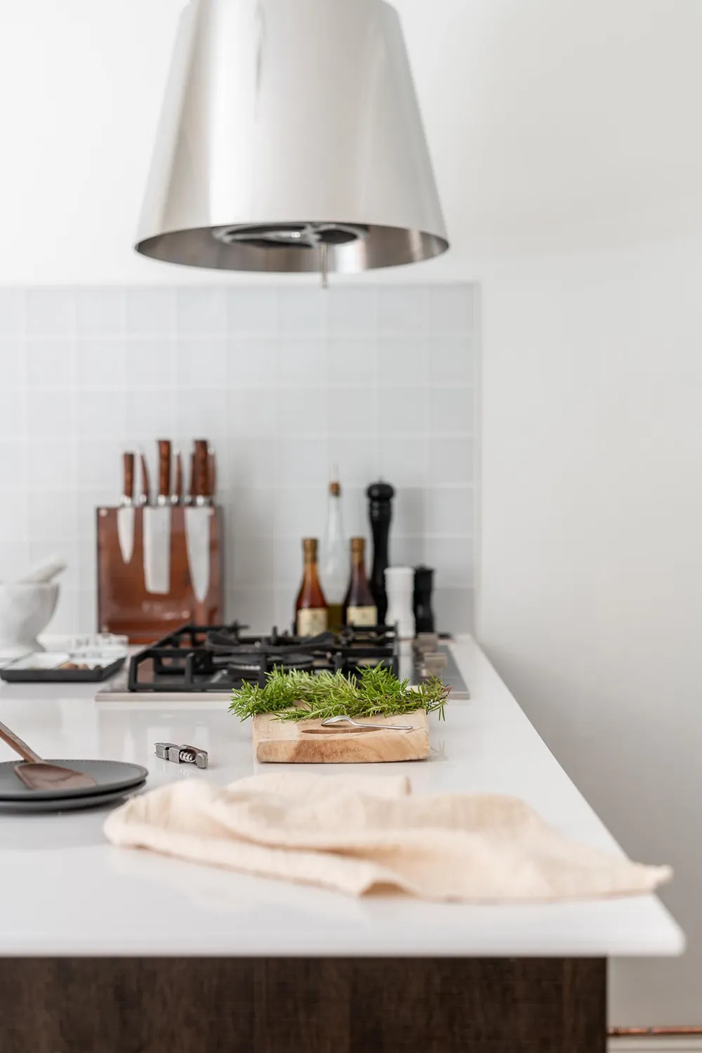 Nice Scandi Apartment with Unusual Layout and Olive-Colored Kids' Room - Gallery image 25