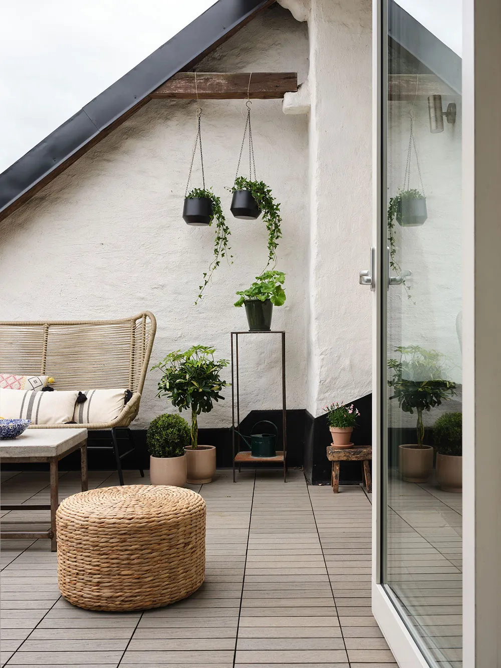 Необычная планировка і мансарда з терасою: приємна скандинавська квартира з інтригою - Gallery image 20