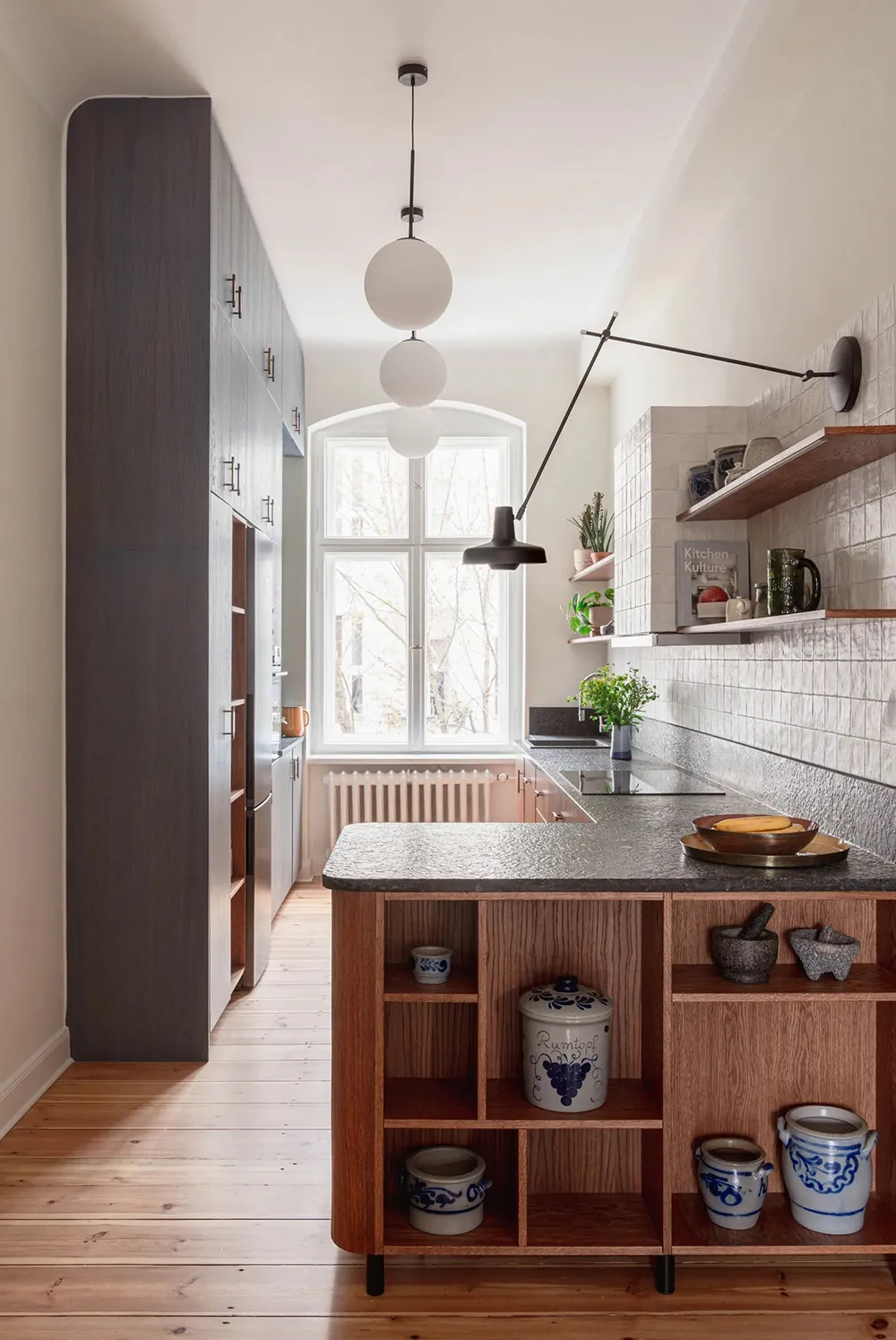 Intérieur chaleureux dans un ancien bâtiment à Berlin pour une famille américaine - Gallery image 6