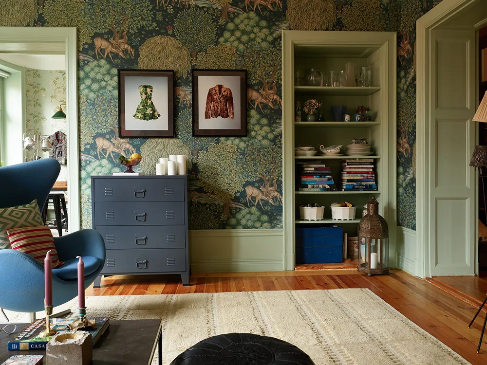 Незвичайні фарби та квіткові мотиви: радісний інтер’єр у Стокгольмі - Gallery image 17