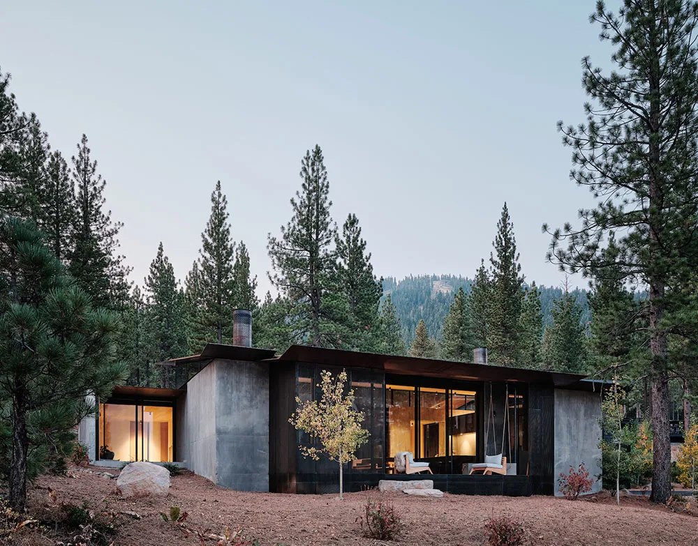 Grobheit dunkler Töne und Wärme natürlichen Holzes: Haus am Tahoe-See - Gallery image 22