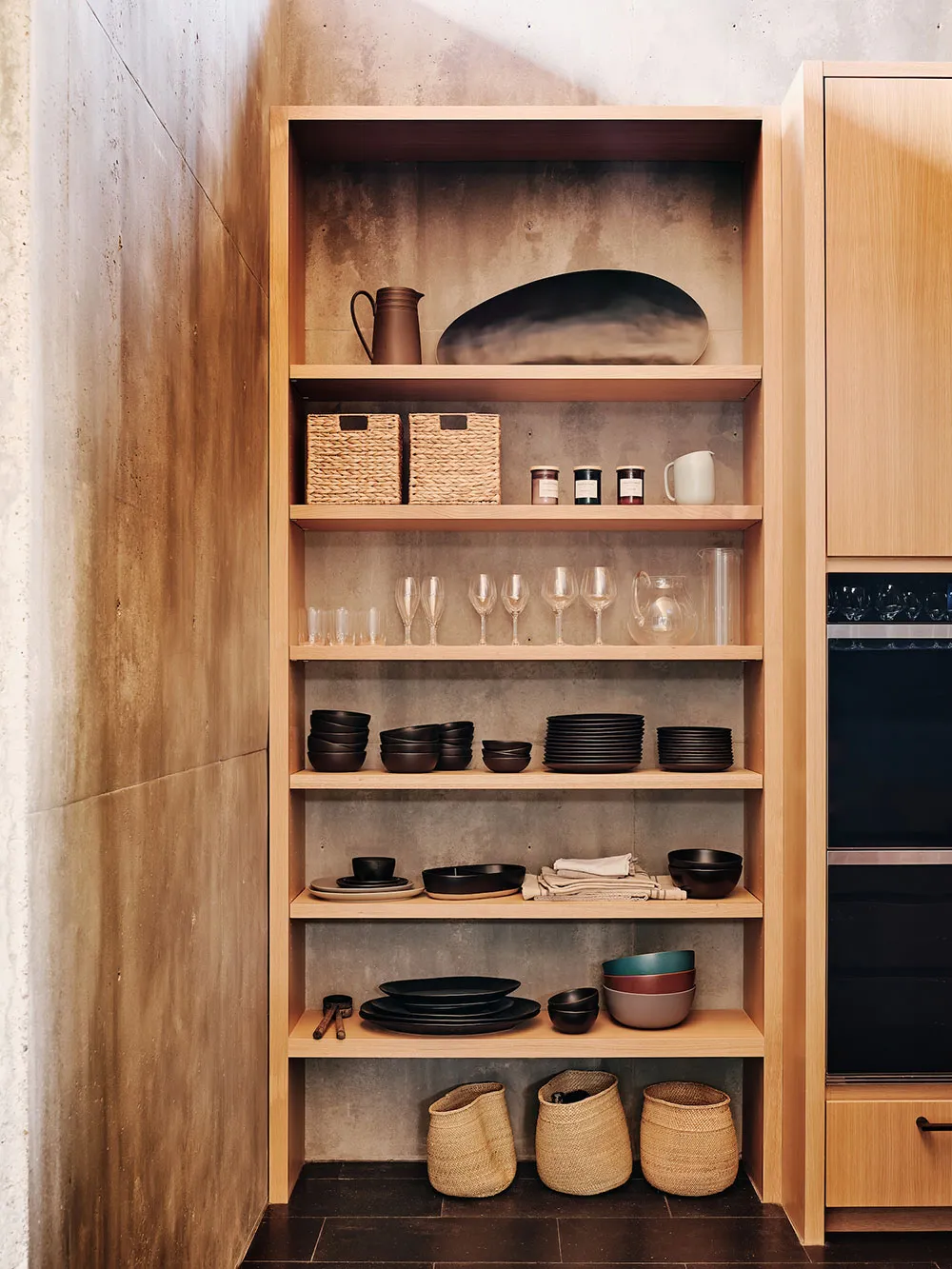 Grobheit dunkler Töne und Wärme natürlichen Holzes: Haus am Tahoe-See - Gallery image 6