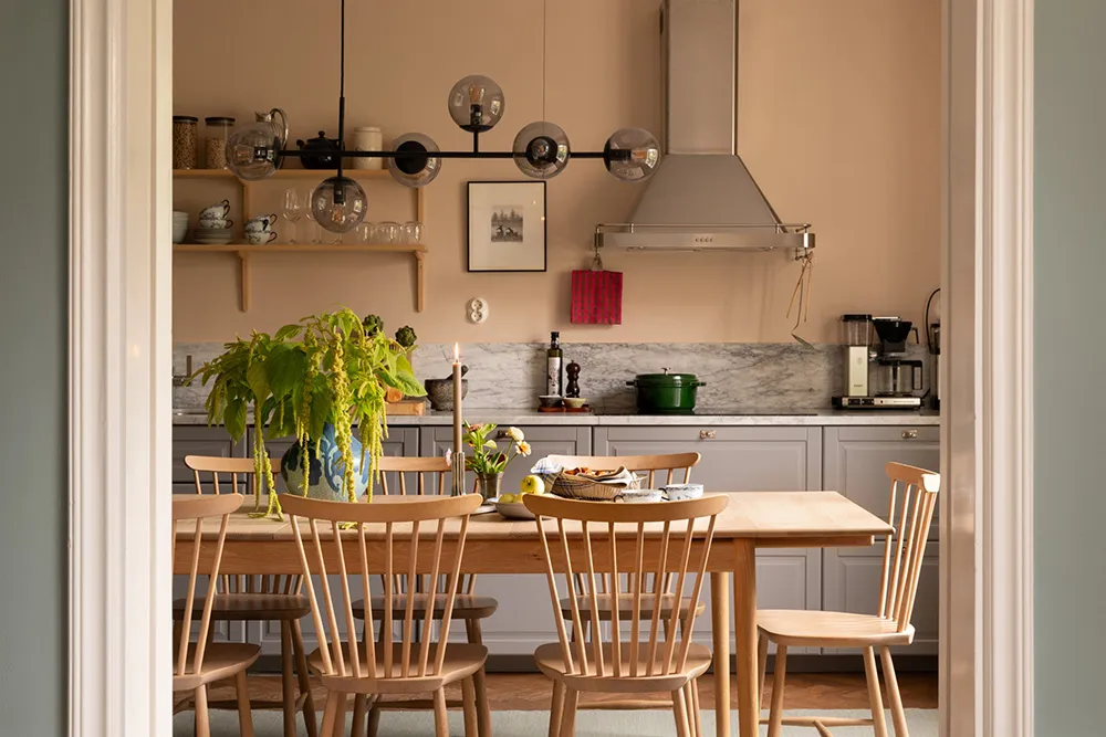 Цветные стены и обои: живой интерьер в старом доме в Стокгольме - Gallery image 7