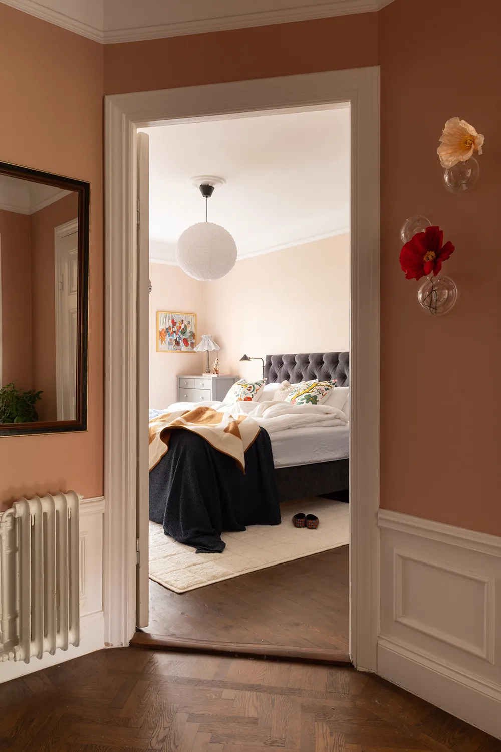 Цветные стены и обои: живой интерьер в старом доме в Стокгольме - Gallery image 19