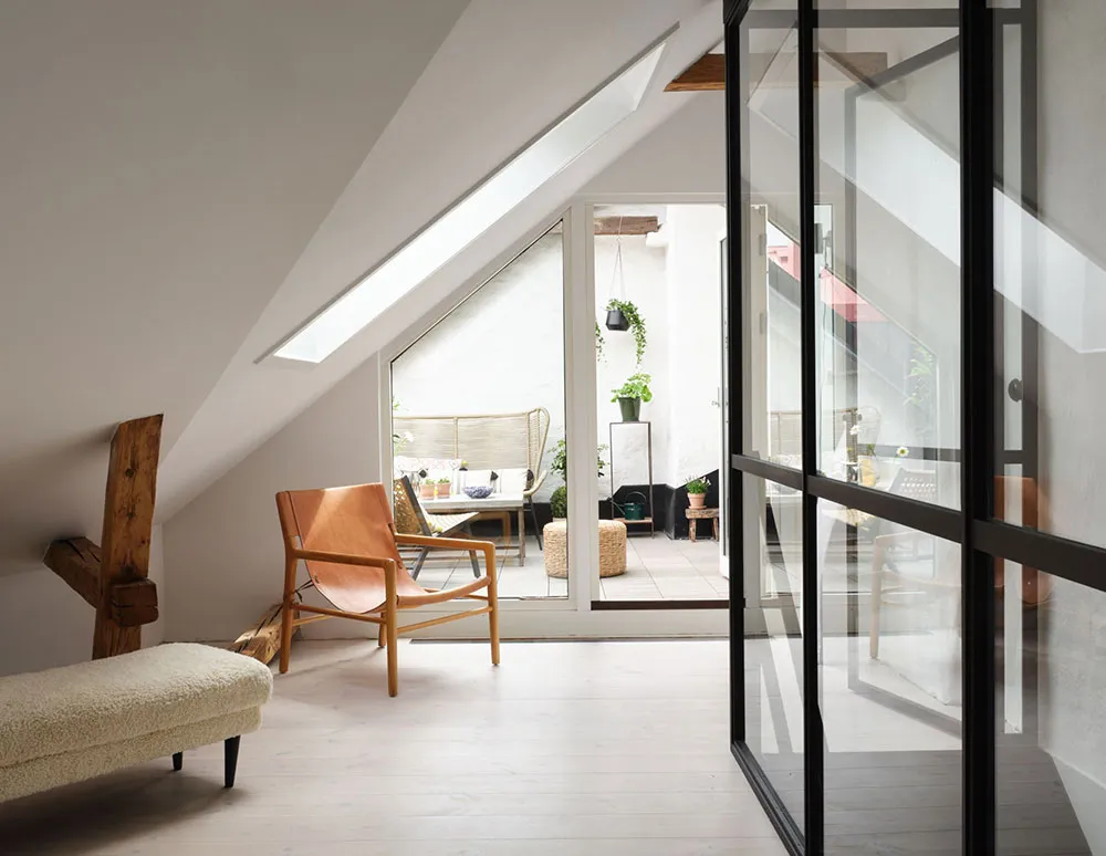 Необычная планировка і мансарда з терасою: приємна скандинавська квартира з інтригою - Gallery image 19