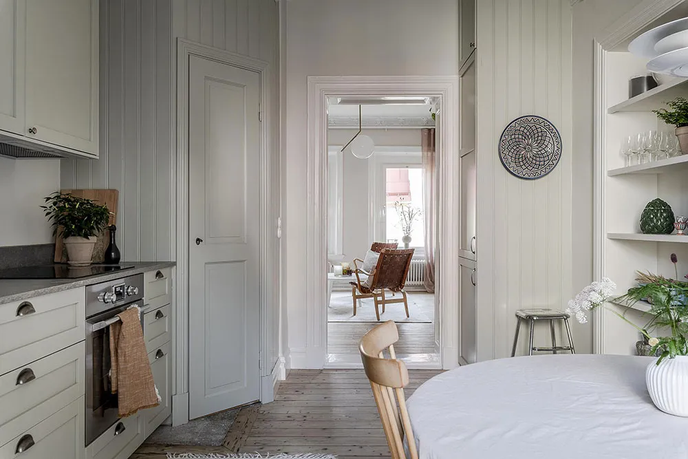 Light and Warm Living Room and Atmosphere Blue Bedroom: Apartment in Gothenburg (52 sqm) - Gallery image 20