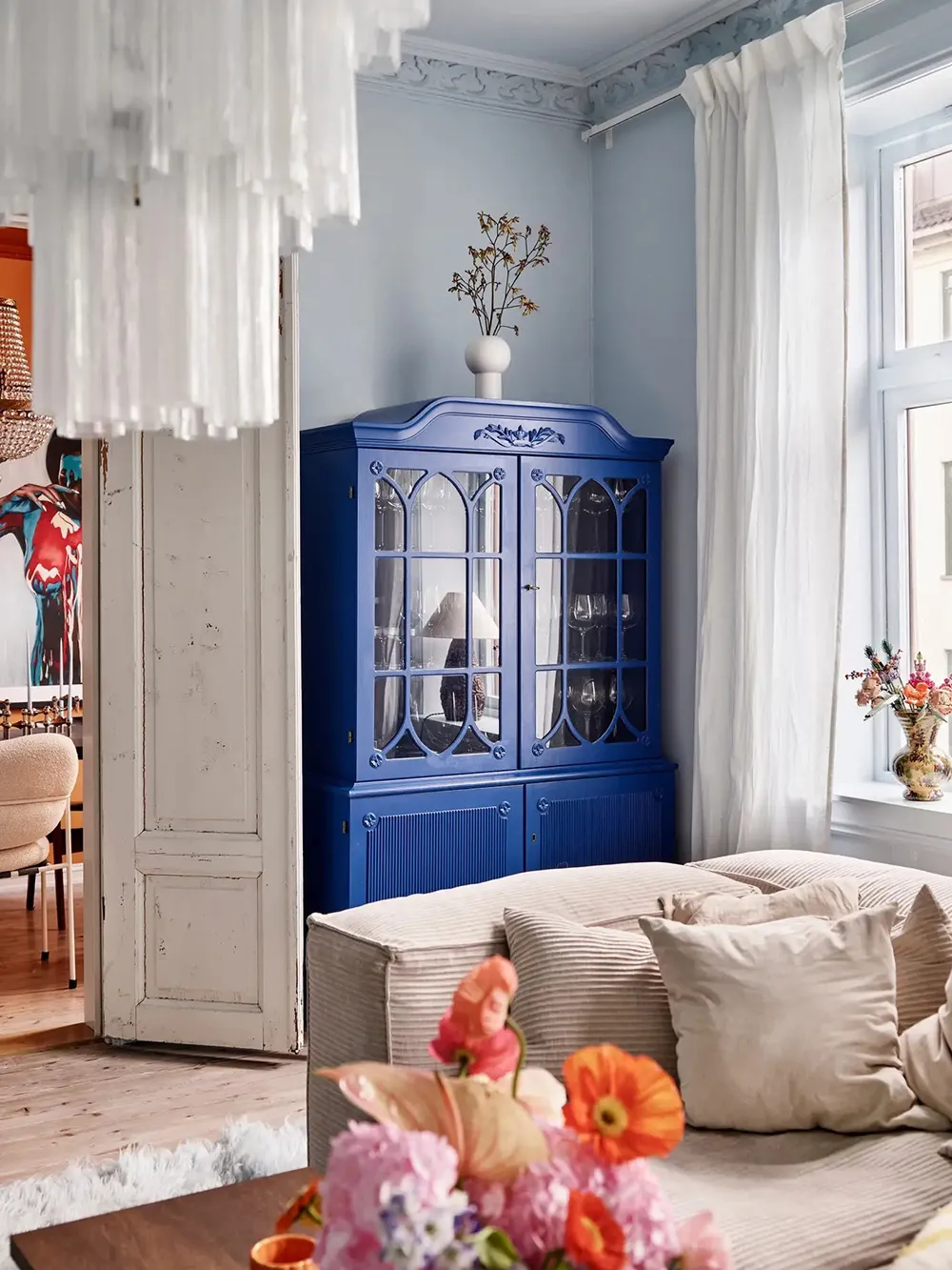 Teintes bleues et accents colorés : intérieur joyeux à Oslo - Gallery image 3