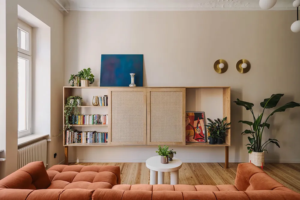 Cocina destacada, puertas vintage y techos altos: apartamento en Wrocław - Gallery image 2