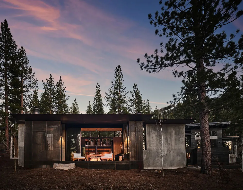 Grobheit dunkler Töne und Wärme natürlichen Holzes: Haus am Tahoe-See - Gallery image 12