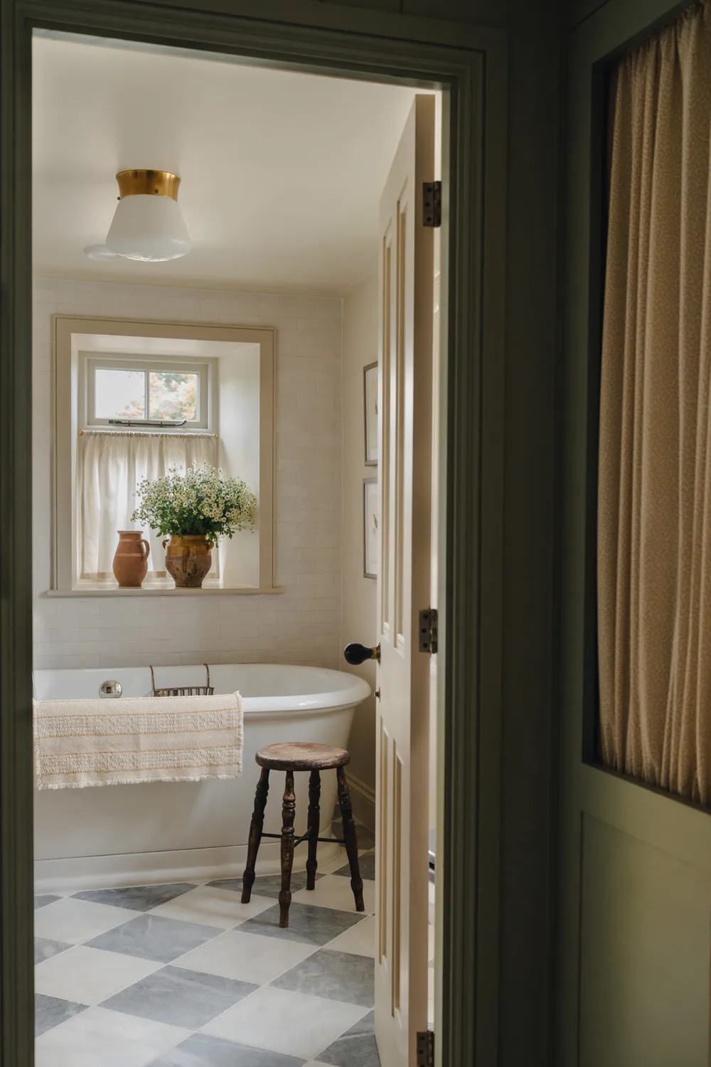 Старинный английский коттедж с красивыми и уютными интерьерами - Gallery image 28