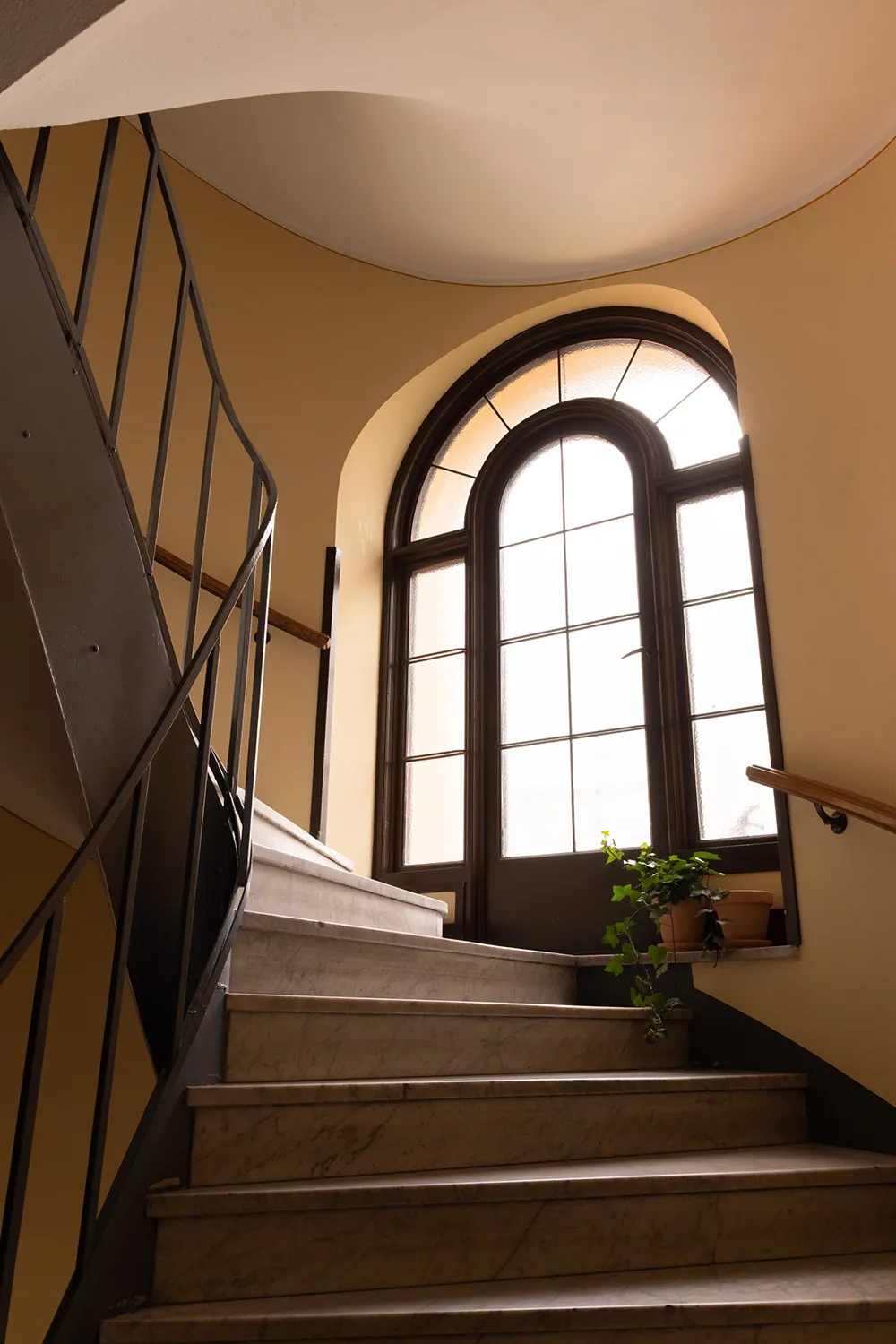 Цветные стены и обои: живой интерьер в старом доме в Стокгольме - Gallery image 30