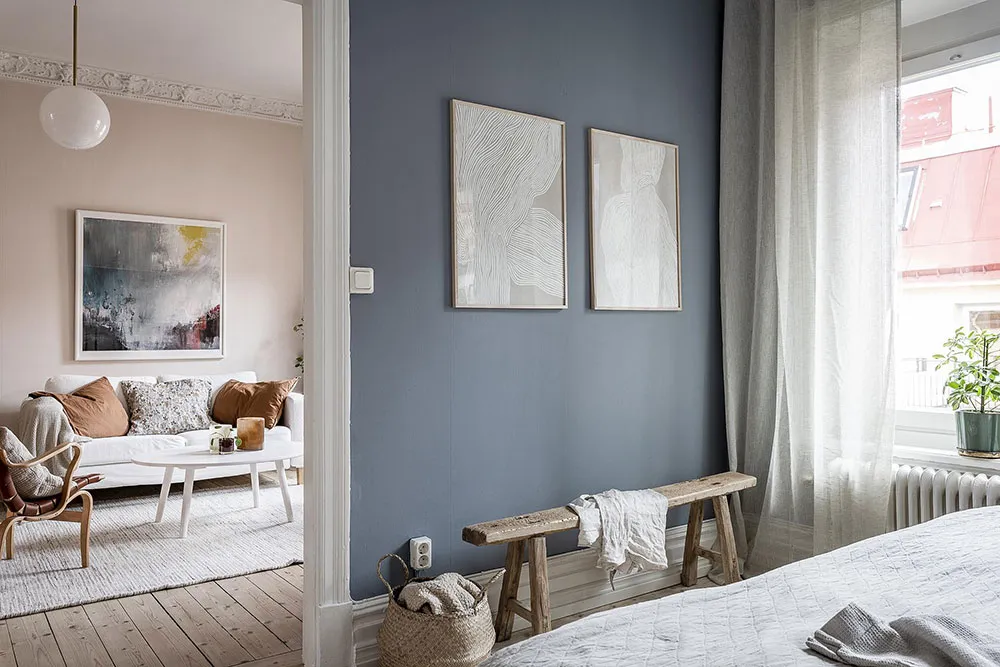 Light and Warm Living Room and Atmosphere Blue Bedroom: Apartment in Gothenburg (52 sqm) - Gallery image 14