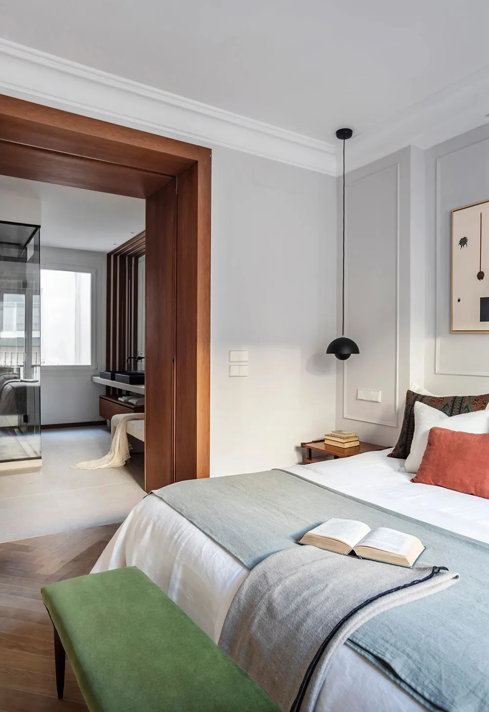 Elegant Contemporary Design with Stylish Decor in Madrid - Gallery image 10