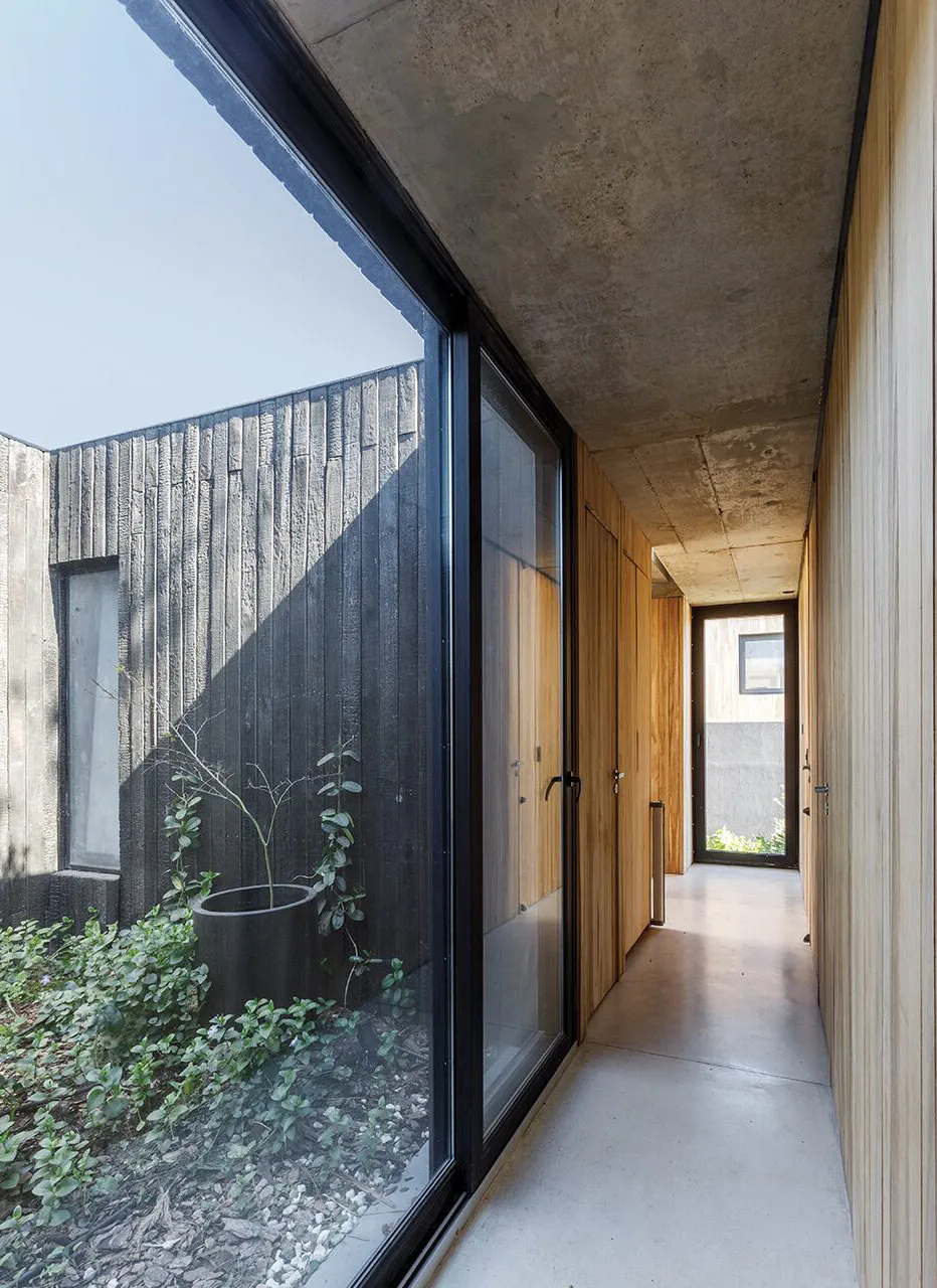 Modern Villa Made of Wood and Concrete in Argentina - Gallery image 17