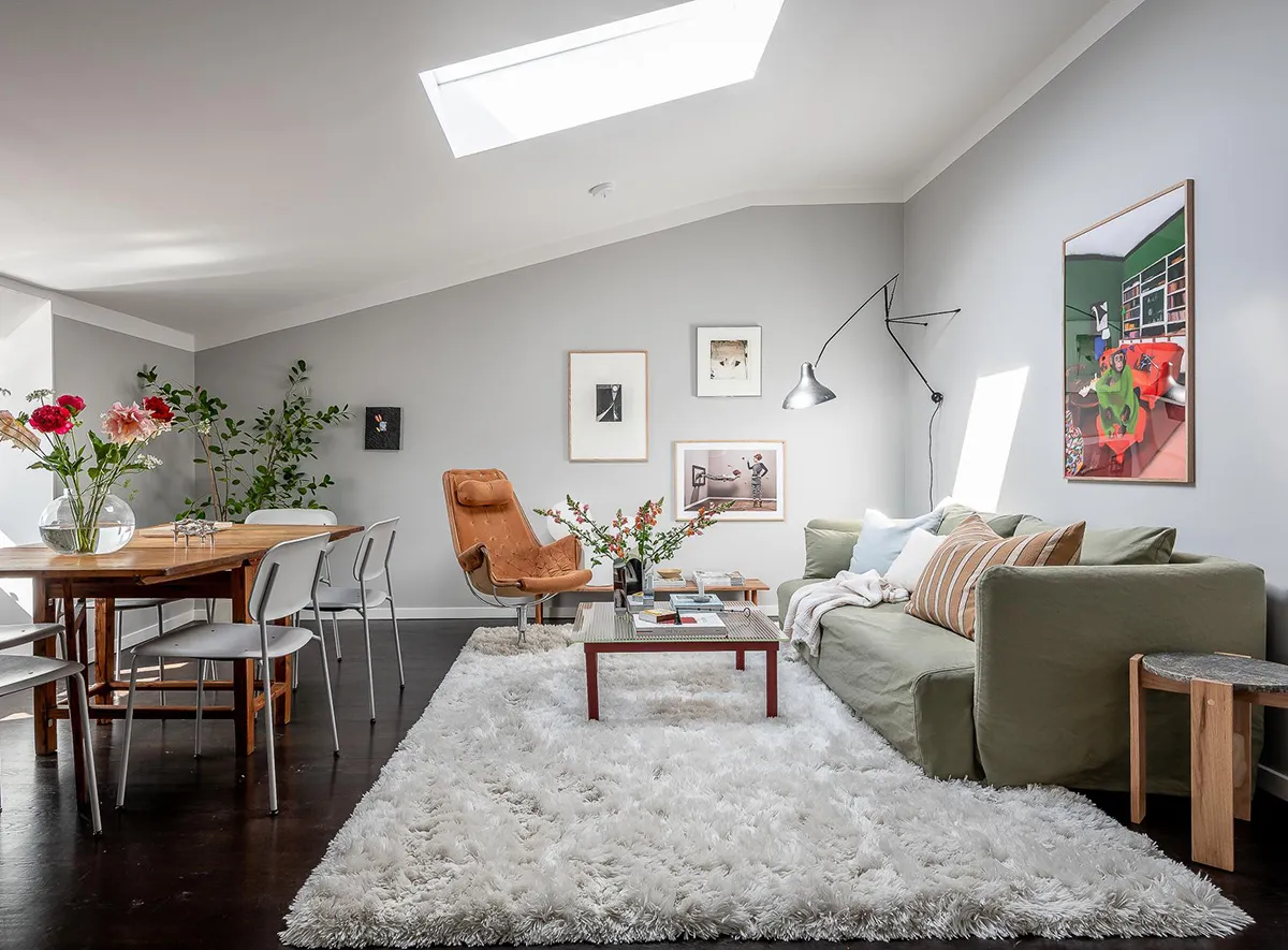 Olive Sofa and Gray Walls: Light Loft in Goteborg (62 sqm)
