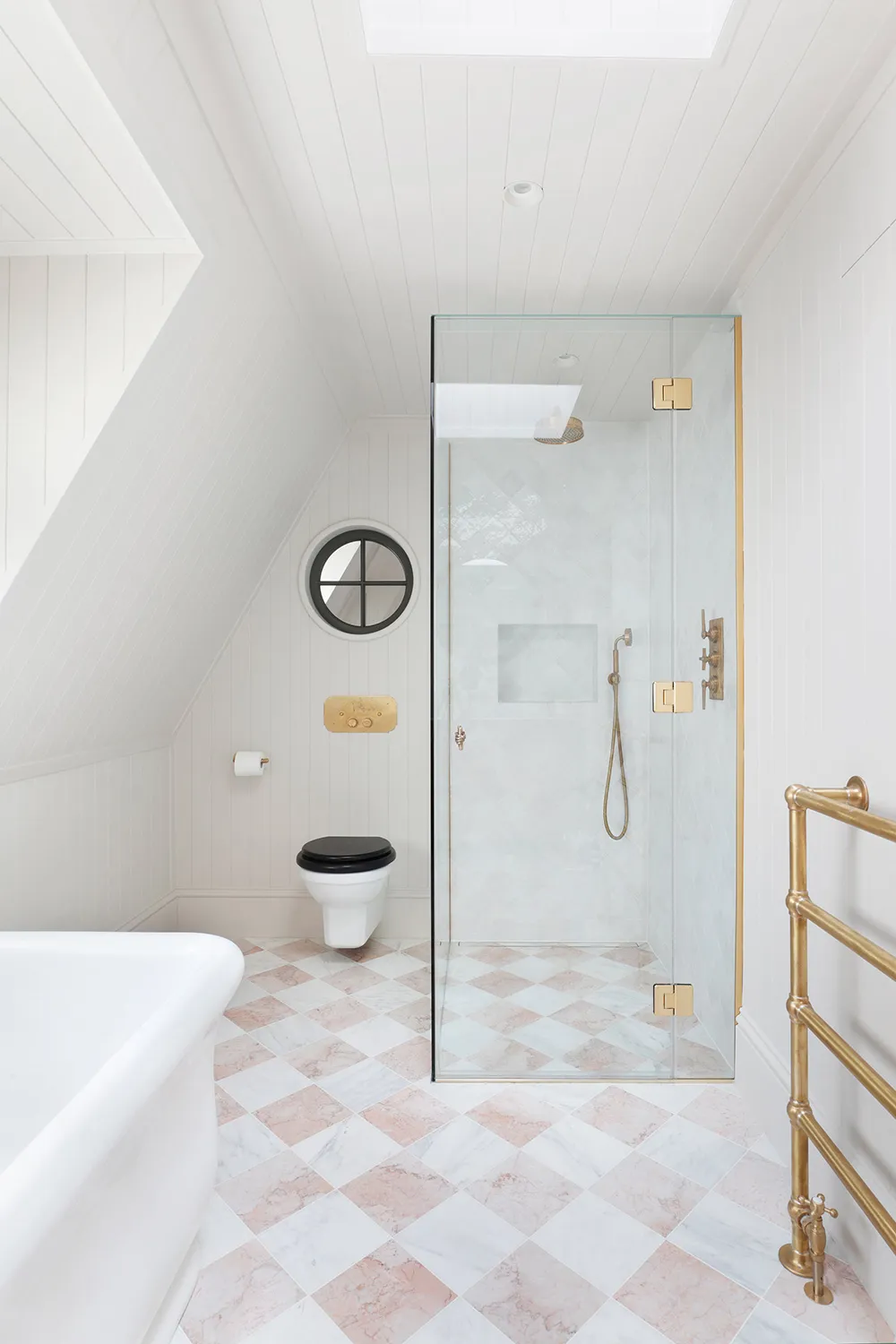 Bright modern view on traditional English interior: house in London - Gallery image 15