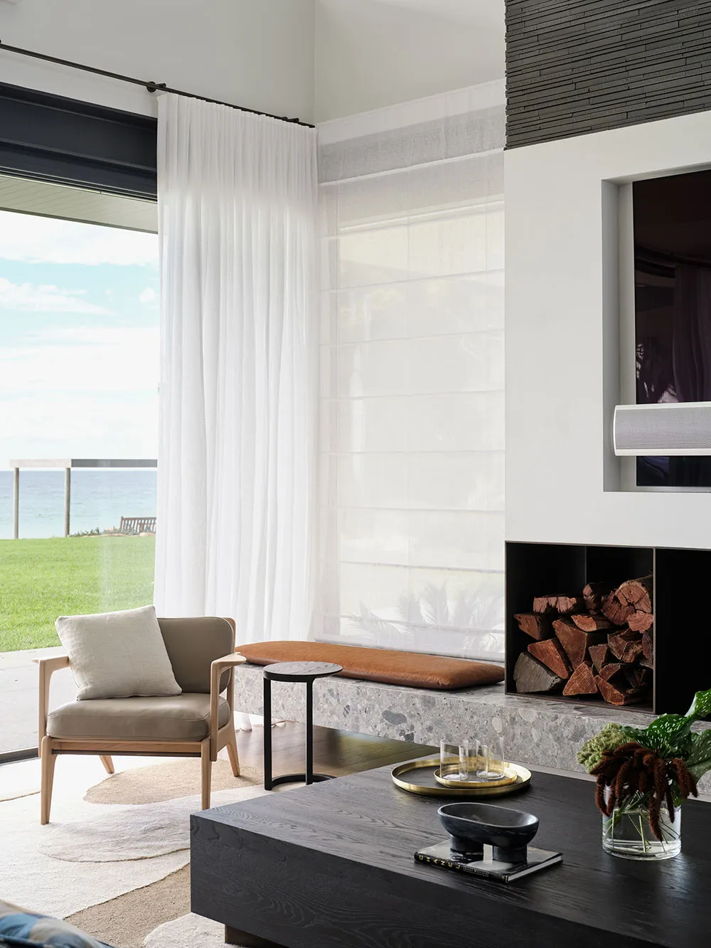Life by the Ocean Shore: Modern House in Australia - Gallery image 1