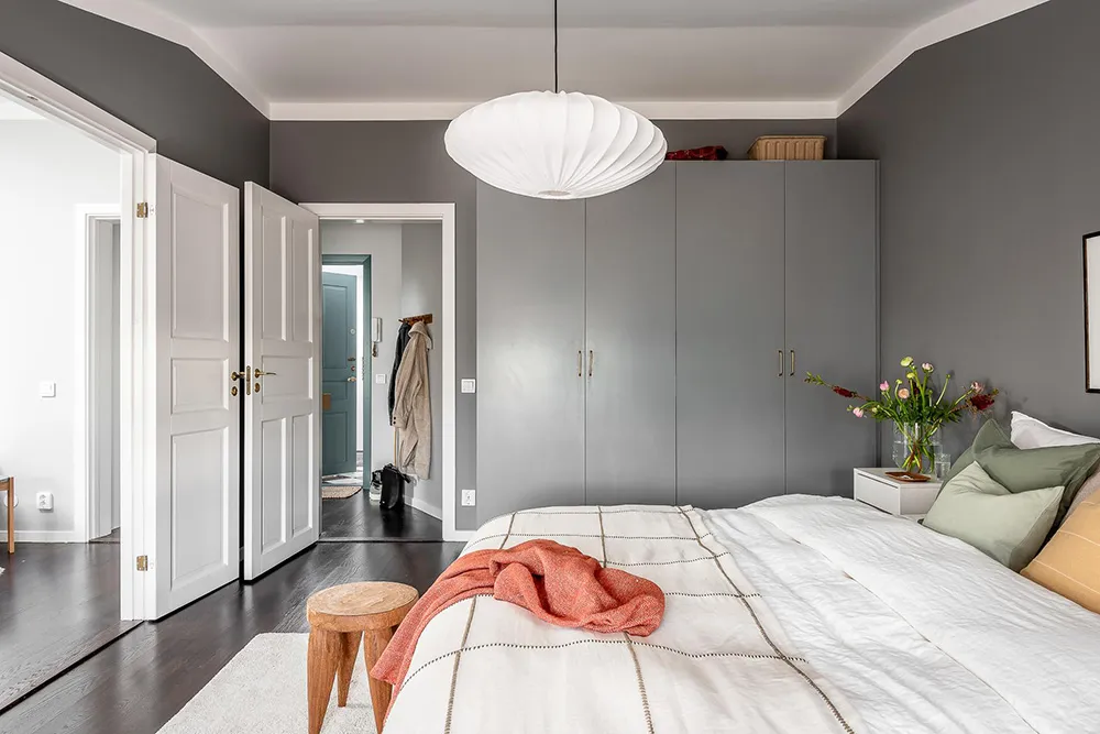 Olive Sofa and Gray Walls: Light Loft in Goteborg (62 sqm) - Gallery image 18