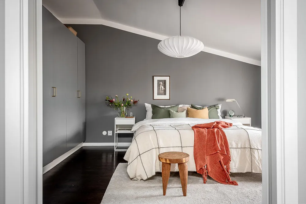 Olive Sofa and Gray Walls: Light Loft in Goteborg (62 sqm) - Gallery image 17