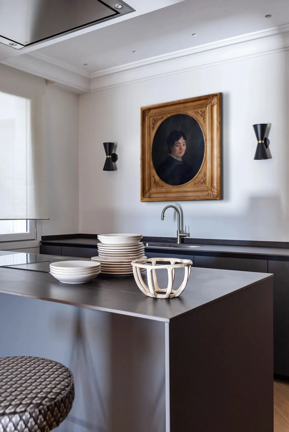 Elegant Contemporary Design with Stylish Decor in Madrid - Gallery image 8
