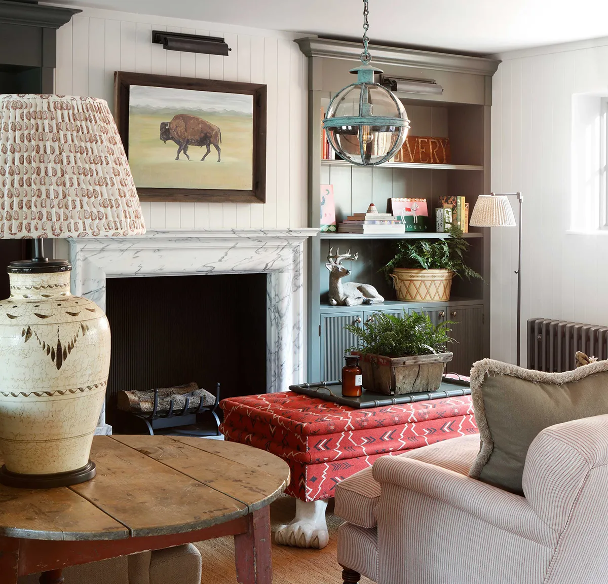 Bright modern view on traditional English interior: house in London