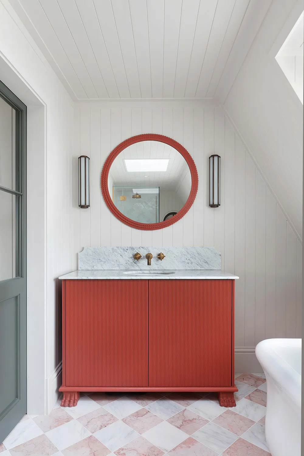 Bright modern view on traditional English interior: house in London - Gallery image 13