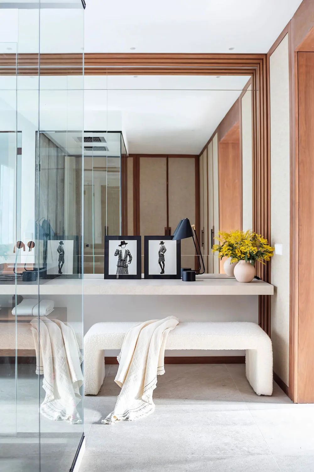 Elegant Contemporary Design with Stylish Decor in Madrid - Gallery image 12