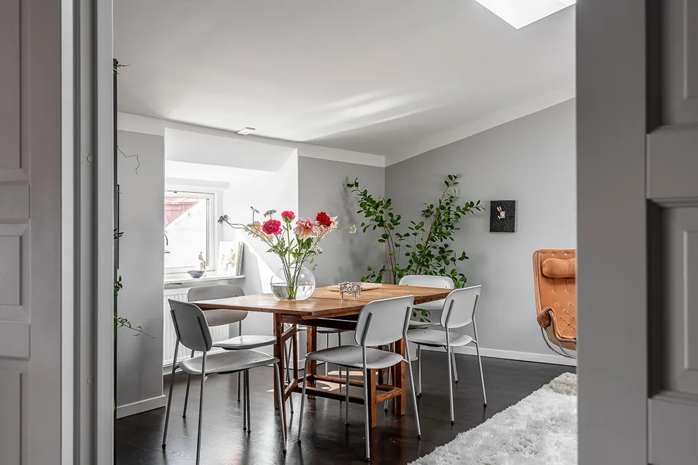 Olive Sofa and Gray Walls: Light Loft in Goteborg (62 sqm) - Gallery image 12