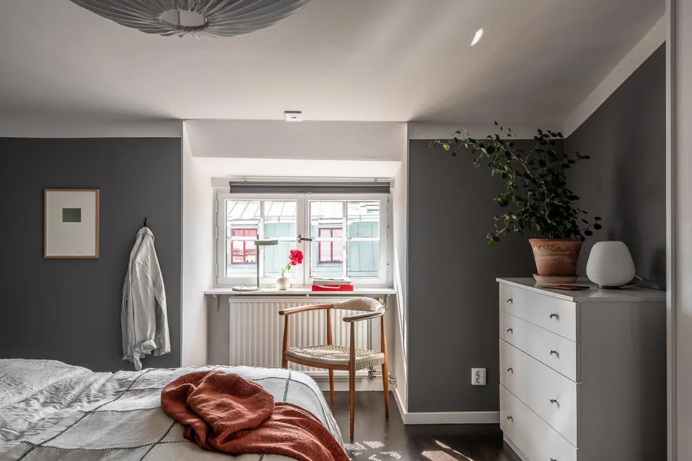 Olive Sofa and Gray Walls: Light Loft in Goteborg (62 sqm) - Gallery image 22