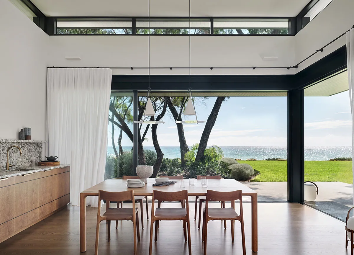 Life by the Ocean Shore: Modern House in Australia