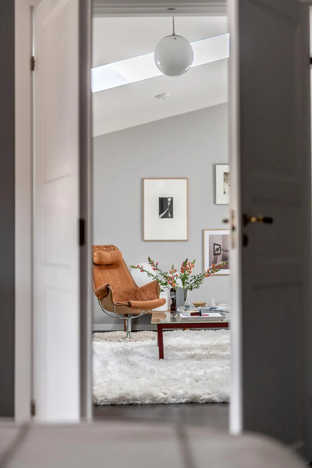 Olive Sofa and Gray Walls: Light Loft in Goteborg (62 sqm) - Gallery image 24