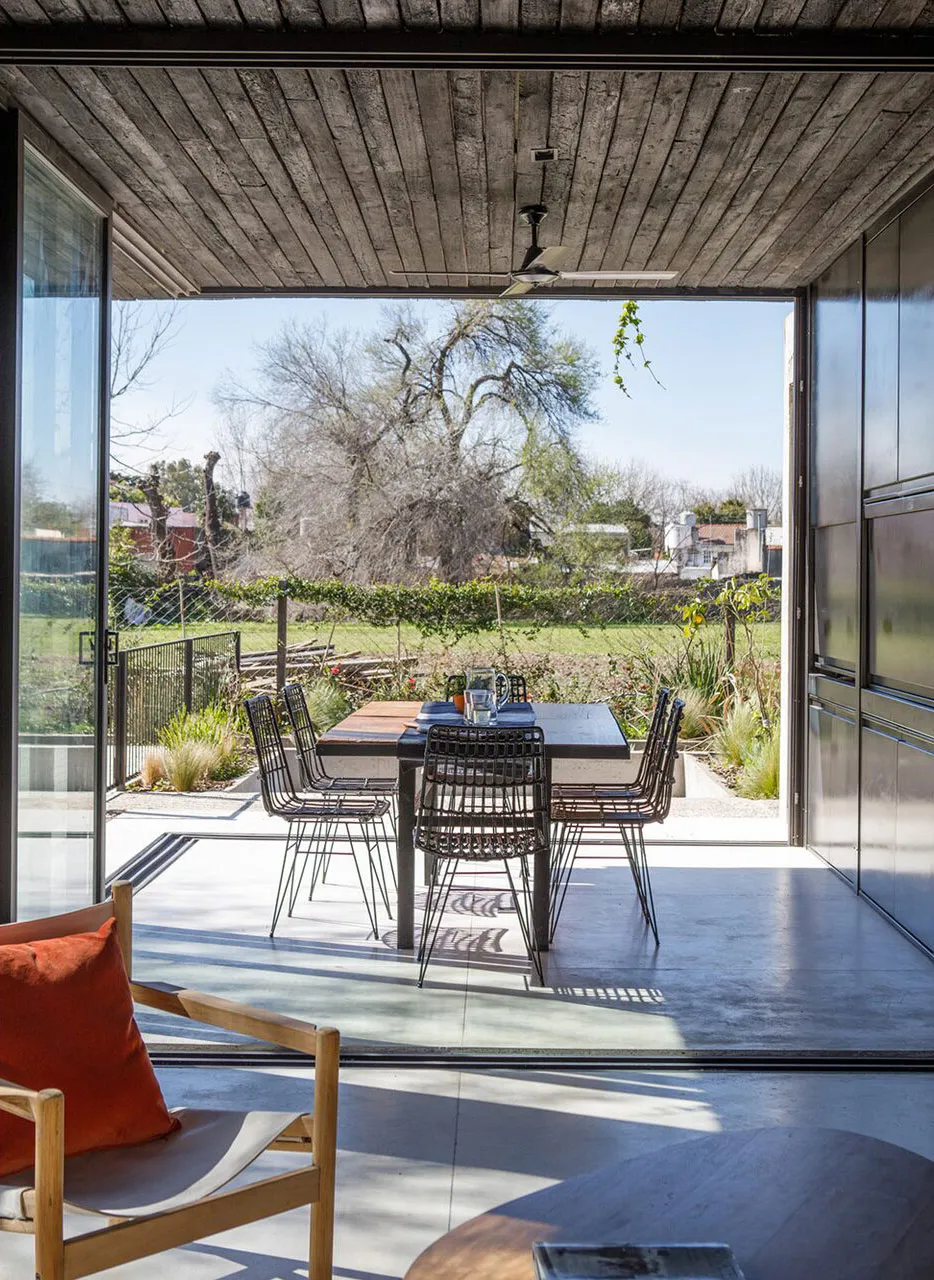 Modern Villa Made of Wood and Concrete in Argentina - Gallery image 6