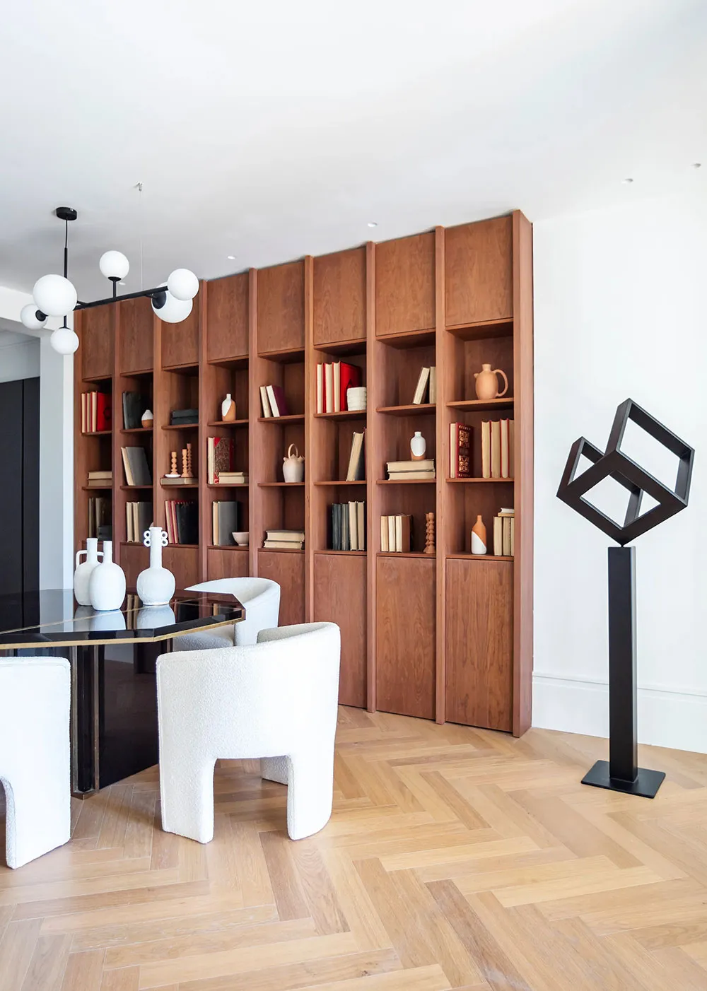 Elegant Contemporary Design with Stylish Decor in Madrid - Gallery image 4