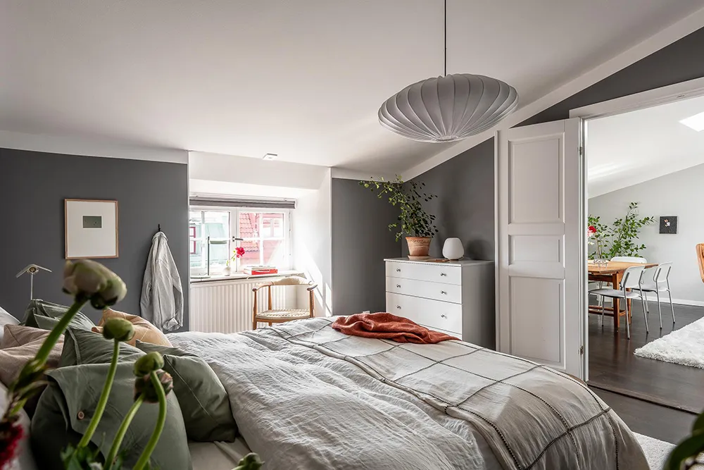 Olive Sofa and Gray Walls: Light Loft in Goteborg (62 sqm) - Gallery image 23