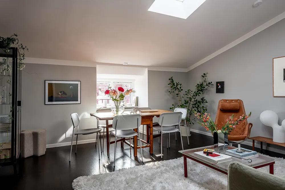 Olive Sofa and Gray Walls: Light Loft in Goteborg (62 sqm) - Gallery image 11