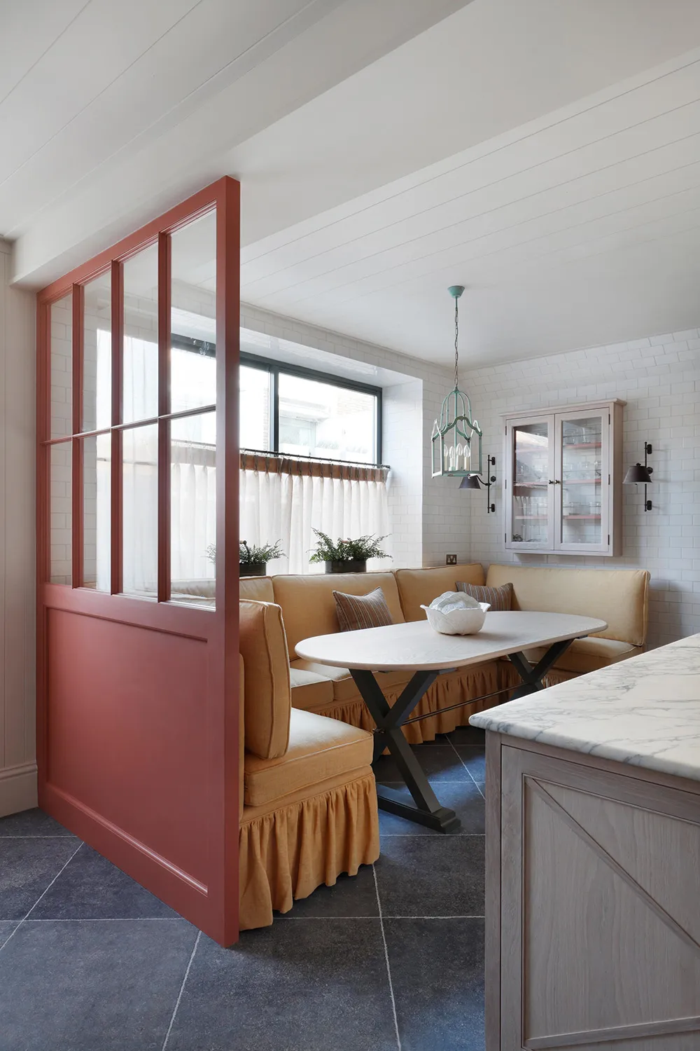 Bright modern view on traditional English interior: house in London - Gallery image 6