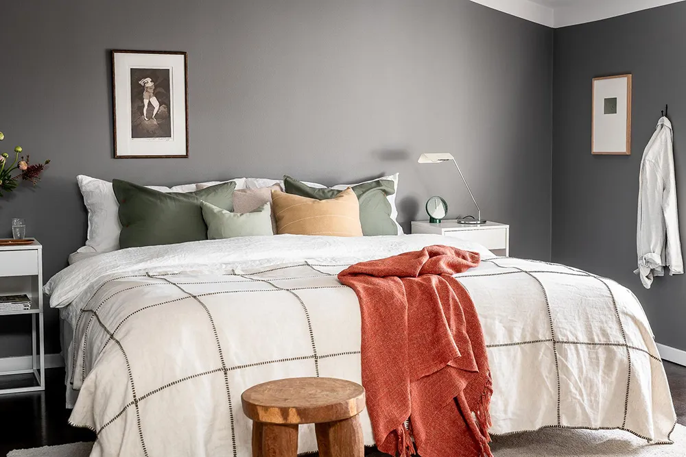 Olive Sofa and Gray Walls: Light Loft in Goteborg (62 sqm) - Gallery image 21