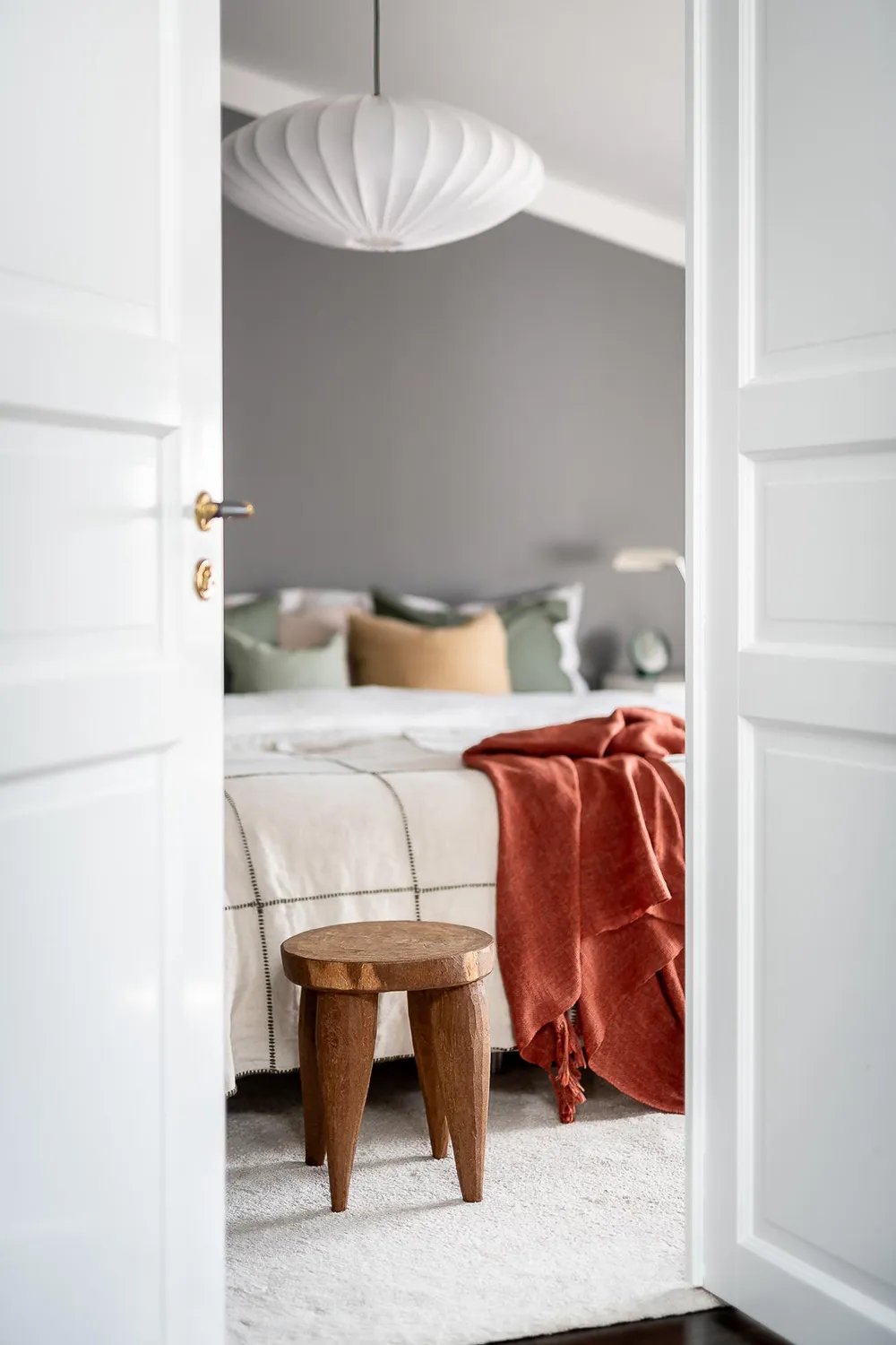 Olive Sofa and Gray Walls: Light Loft in Goteborg (62 sqm) - Gallery image 25