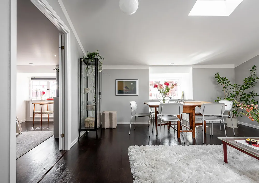 Olive Sofa and Gray Walls: Light Loft in Goteborg (62 sqm) - Gallery image 3